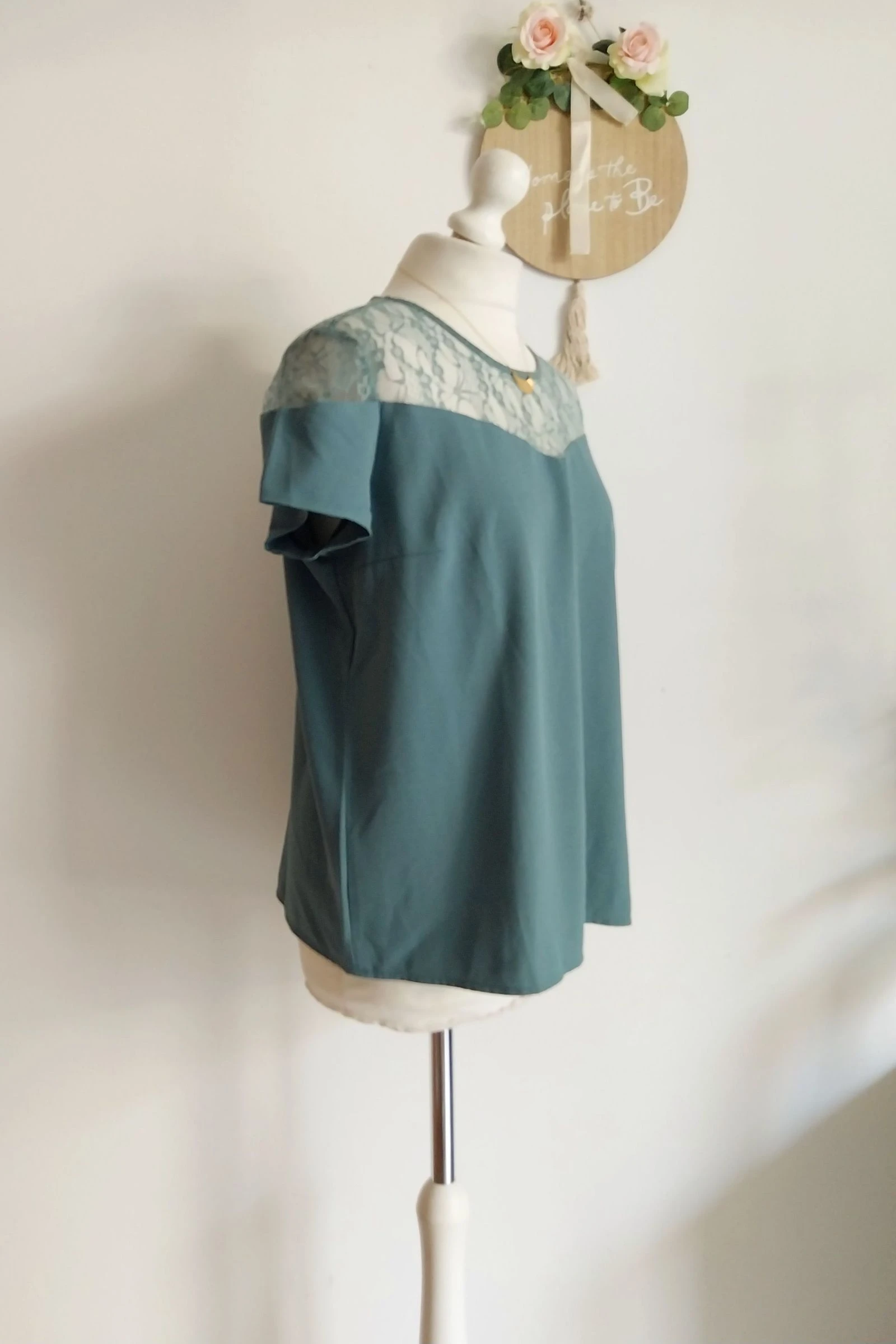 Sage green top with fine lace bust Camaieu Size 42 – photo 2